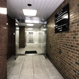 丹生ビル ロビー