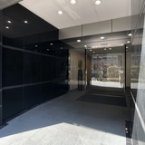 晴花ビル エントランス