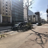 晴花ビル 前面道路