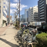 晴花ビル 前面道路