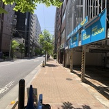 第7アカギビル 前面道路
