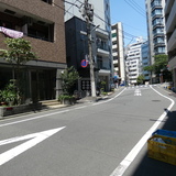 カワグレビル 前面道路