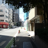 IXOSビル 前面道路