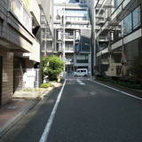 新幸ビル 前面道路