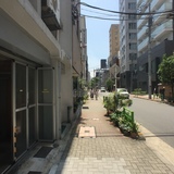 刀根ビル 前面道路