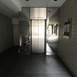 岸浪ビル ロビー