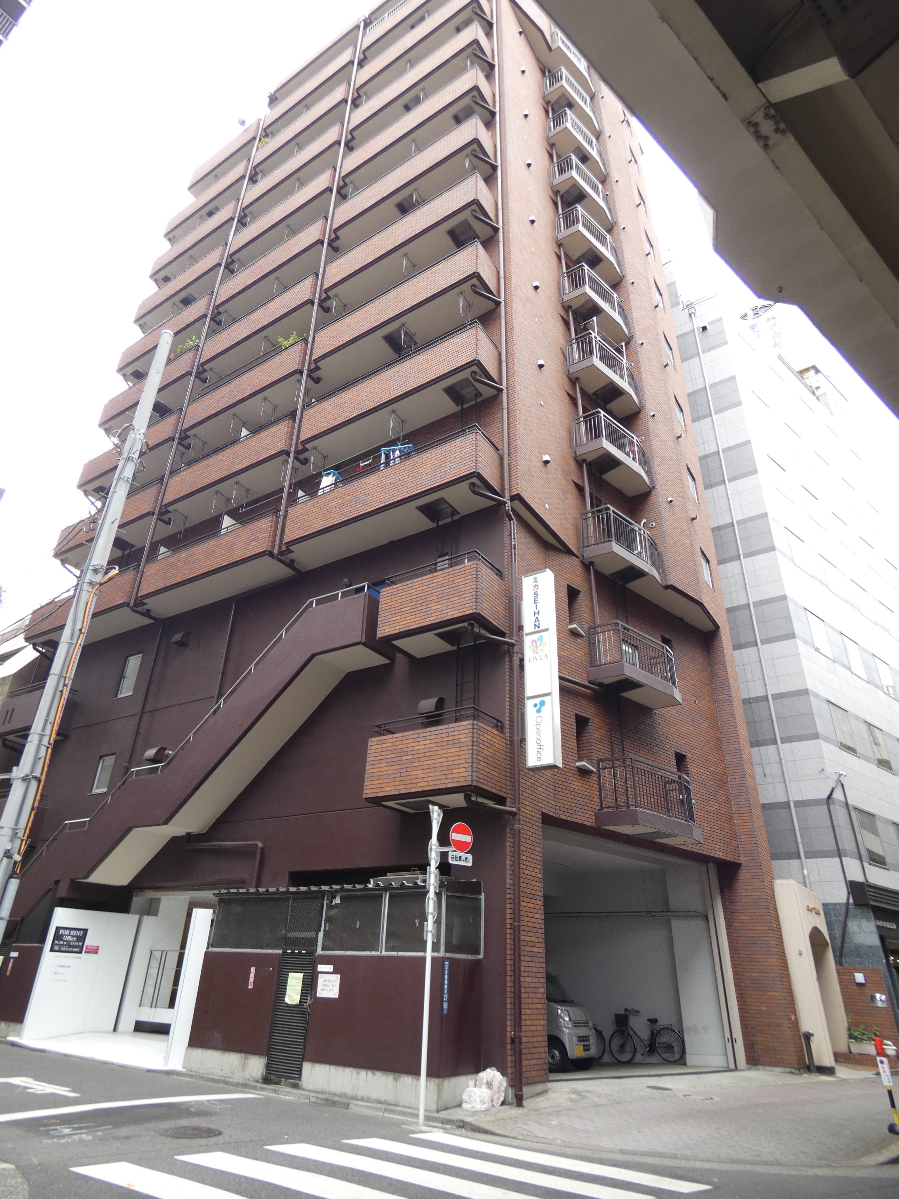 <p>1982年築、鉄骨鉄筋コンクリート造です。</p>