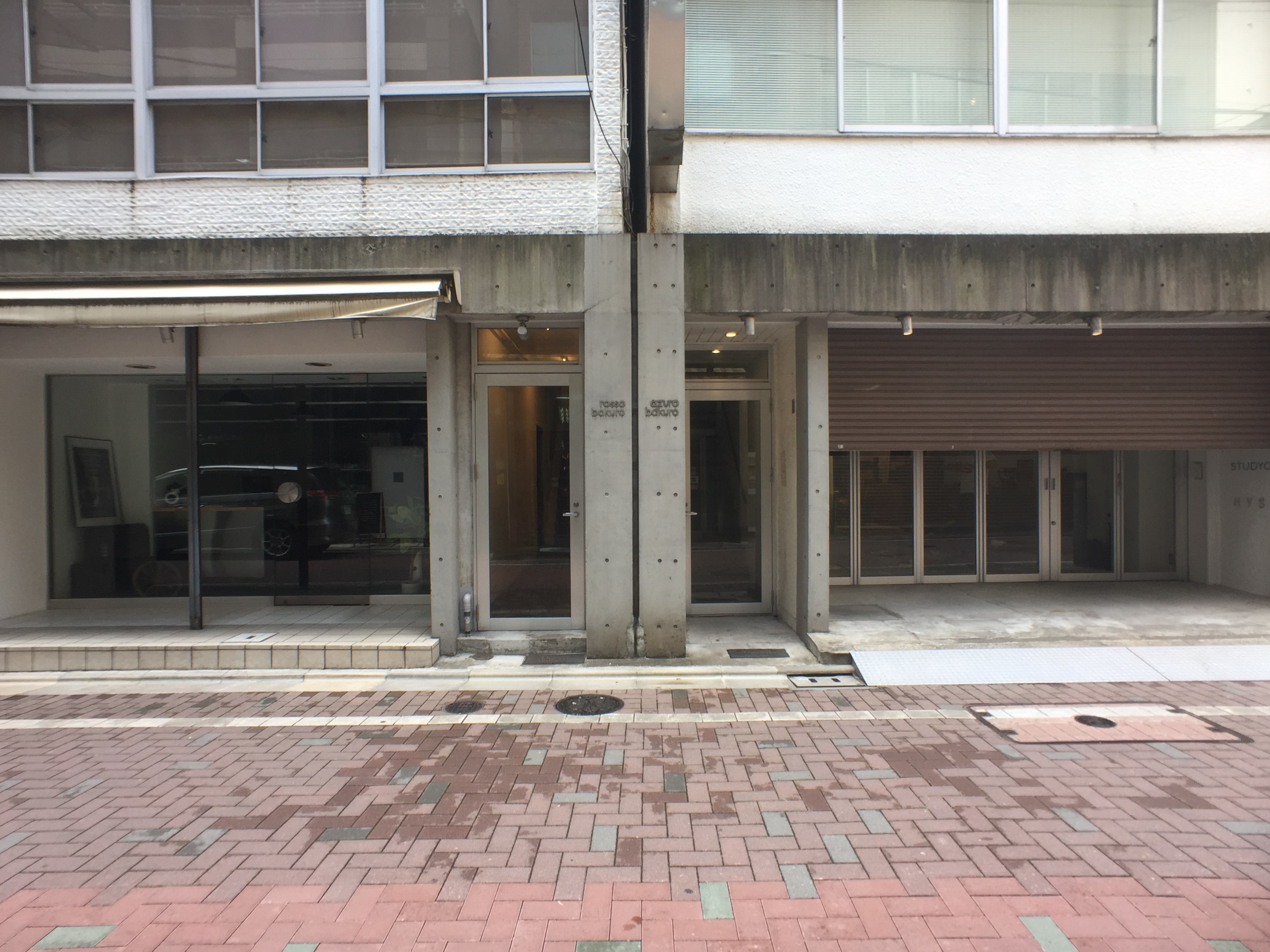 <p>2つのビルが並んでおり、どちらも1階のテナント様は雰囲気がよく、ビルの雰囲気に合わせてテナント様を選ばれているのがわかります。</p>