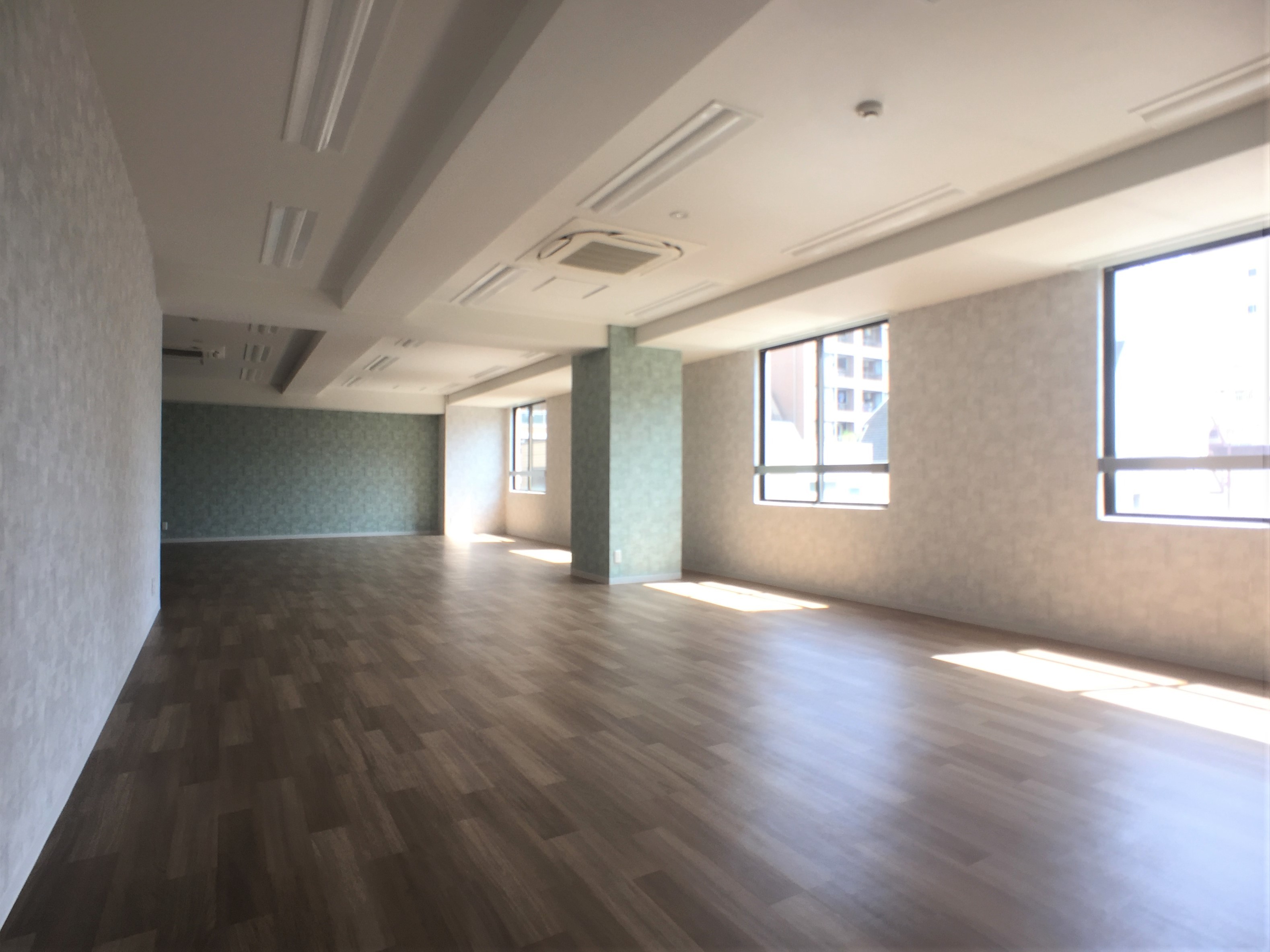 <p>27.24坪明るく天井が高いお部屋です</p>