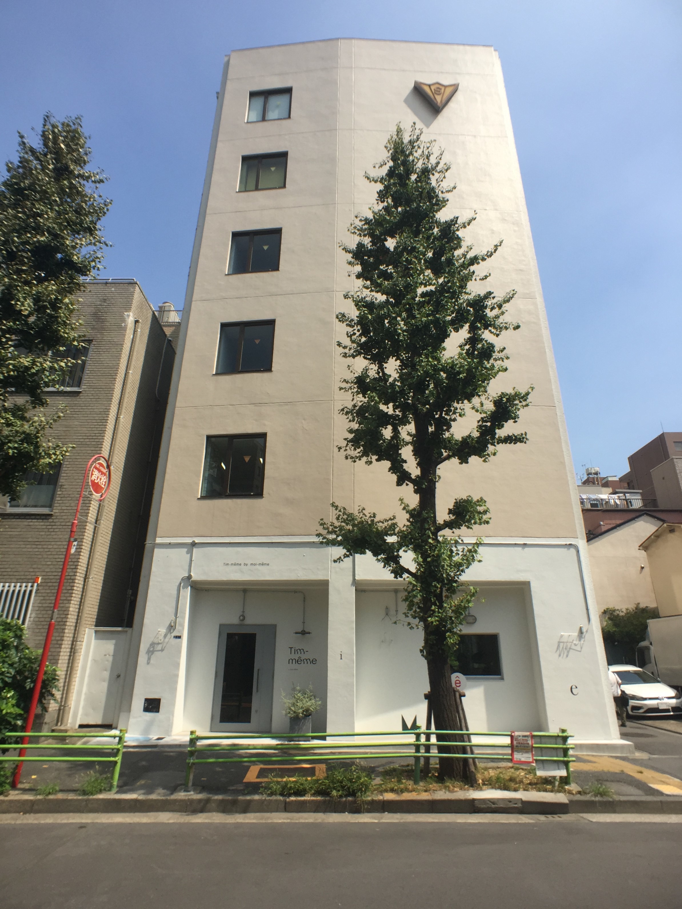 <p>外観をリニューアル済、101号室は美容院なのでそちらの雰囲気も+されてかっこよく仕上がっています</p>